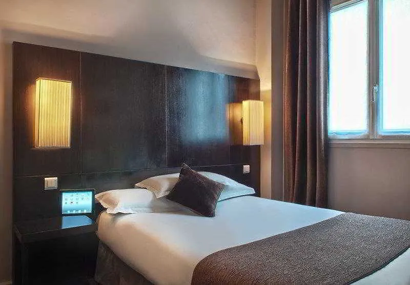 Hotel Elysees Paris 3*,
