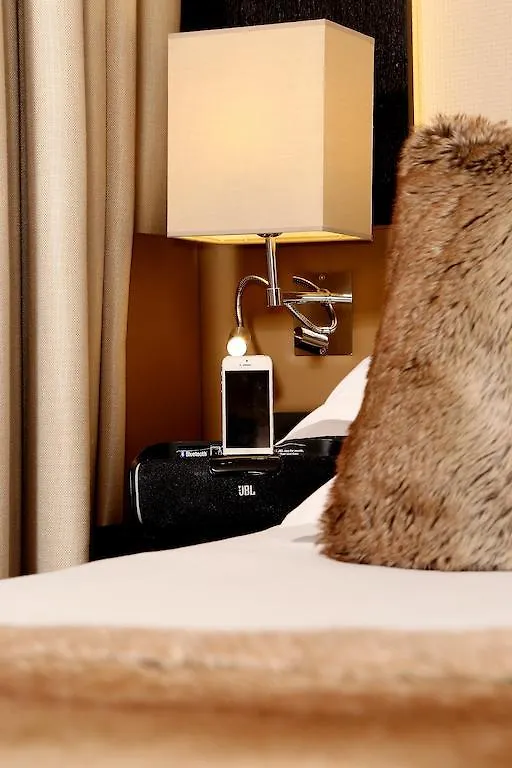 ***  Hotel Elysees Paris France