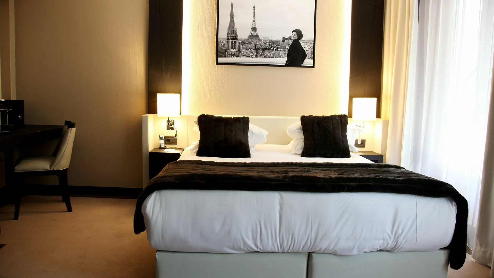 ***  Hotel Elysees Paris France